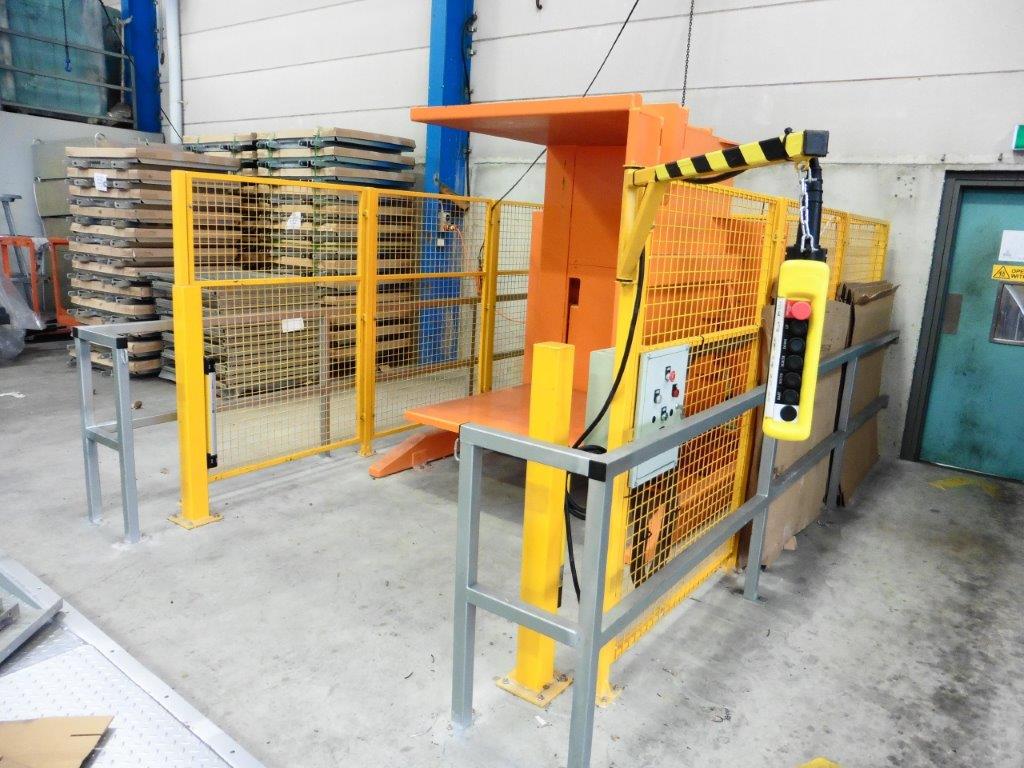 Economy Pallet Inverter Materials Handling