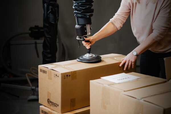 Vacuum Tube Lifter Easyhand Pro carton handling 3 Vacuum Tube Lifter Easyhand Pro carton handling 3