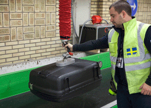 Vaculex Airport Baggage Handling - cart to conveyor